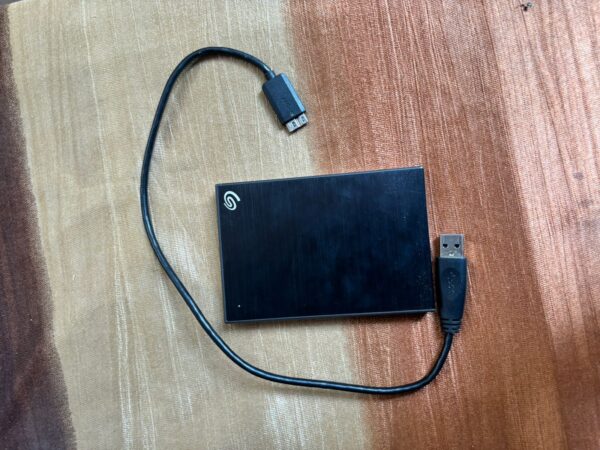 Seagate 1TB portable hard disk with cable