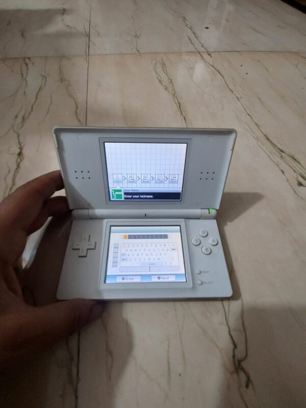 Nintendo DS lite white edition with stylus and 1 Nintendo ds cartridge