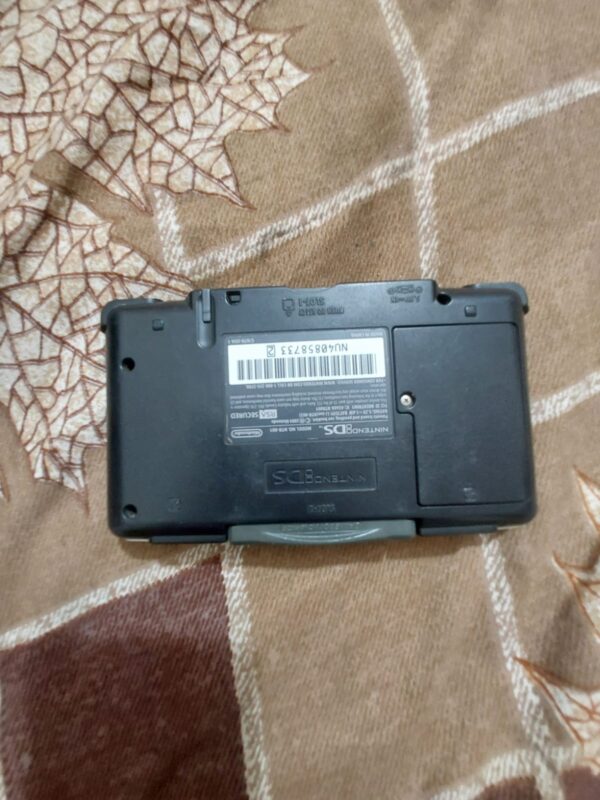 Nintendo DS with 1 gameboy cartridge - Image 4