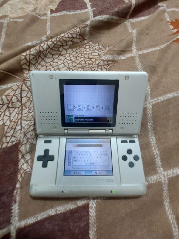 Nintendo DS with 1 gameboy cartridge