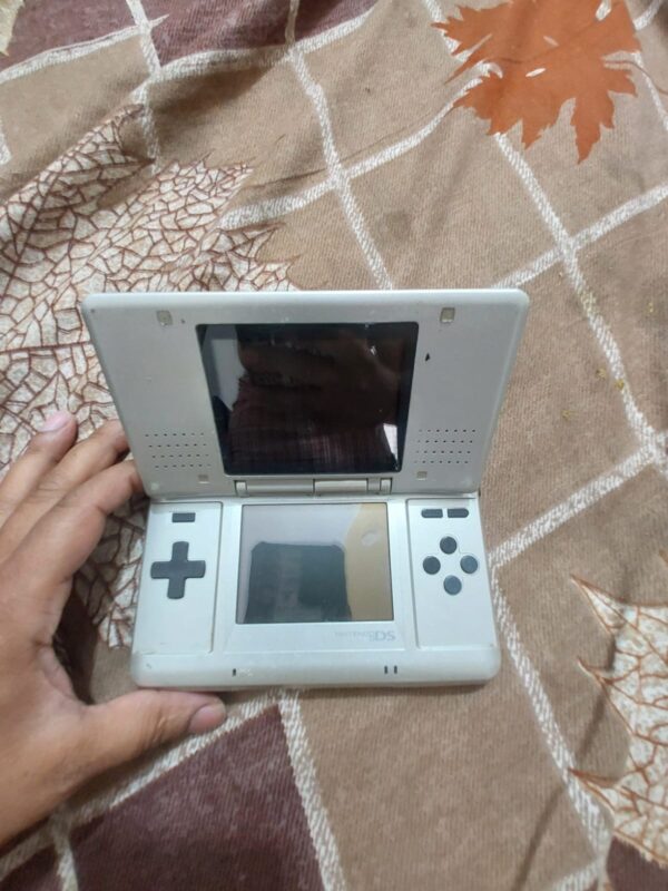 Nintendo DS with 1 gameboy cartridge - Image 3