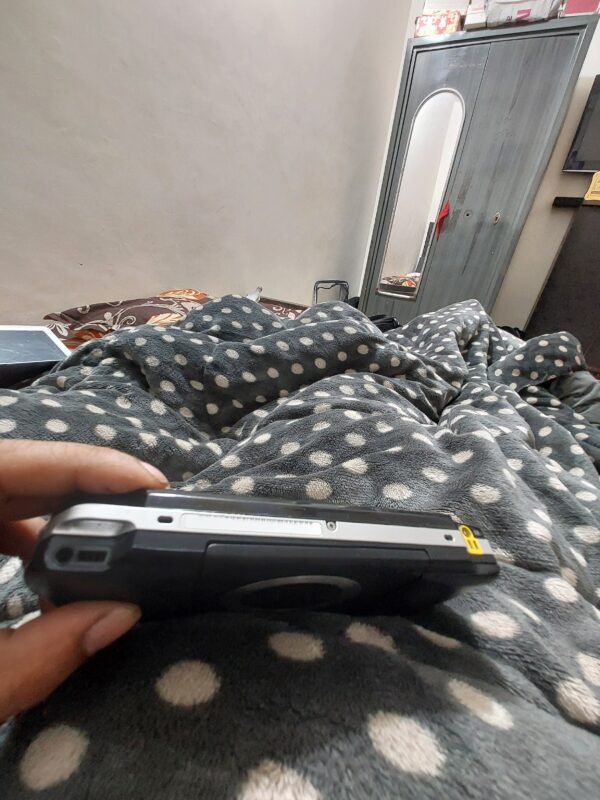 Psp fat (Phat)1001 with original charger and 2gb card - Image 4