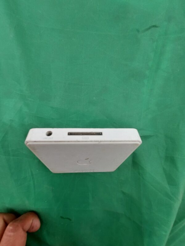 Apple charging dock for mobile and ipod - Image 2