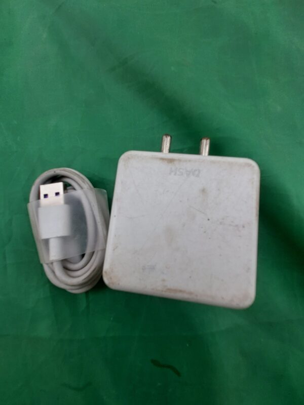 One plus dash charger with original type-C cable - Image 3