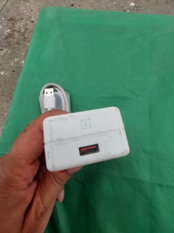 One plus dash charger with original type-C cable