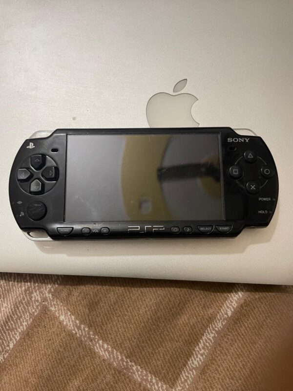Psp 2001 slim with 8gb memory card - Image 4