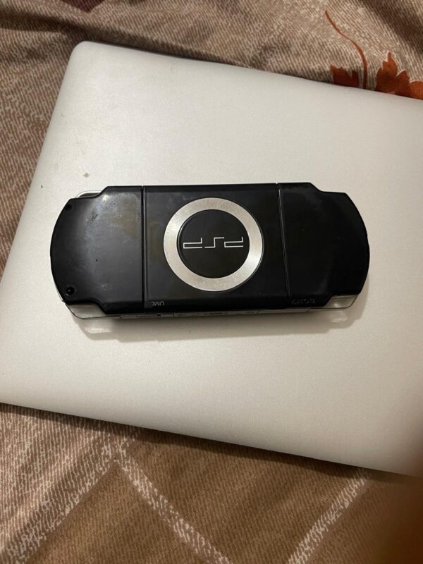 Psp 2001 slim with 8gb memory card - Image 3