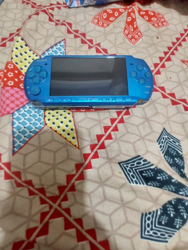 Psp 3004 like new blue with original charger