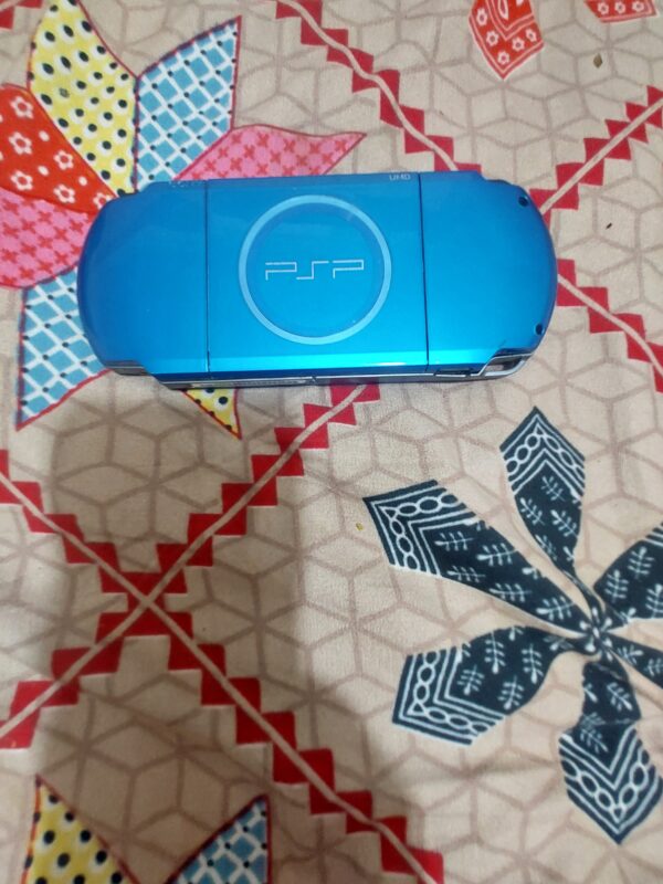 Psp 3004 like new blue with original charger - Image 3