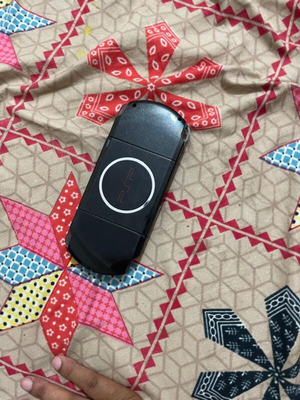 Sony psp 3004 red and black - Image 6