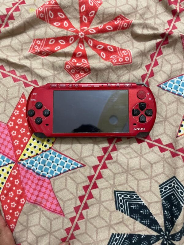 Sony psp 3004 red and black - Image 4