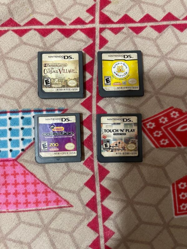 Nintendo ds cartridges 4 pieces