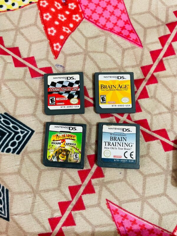 Pack of 4 nintendo ds cartridges
