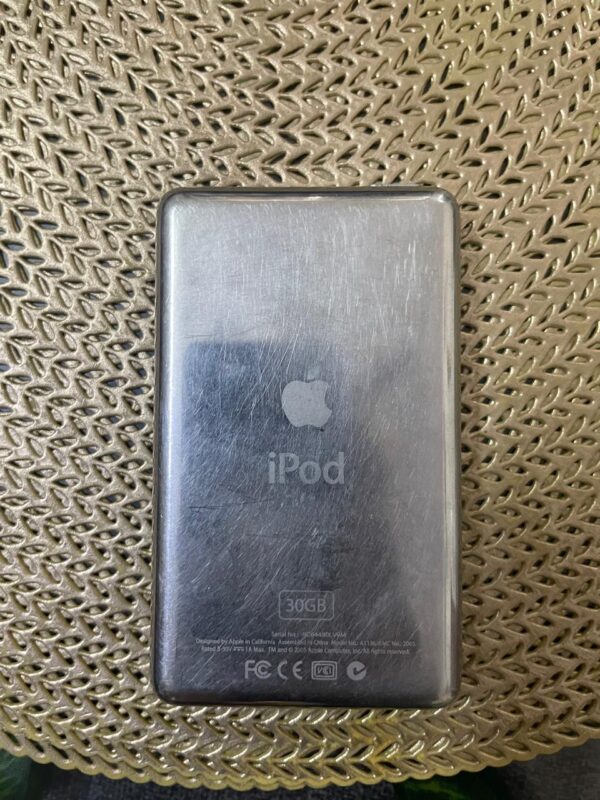 Apple ipod classic 30gb with charger - Image 3