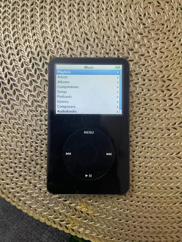 Apple ipod classic 30gb with charger