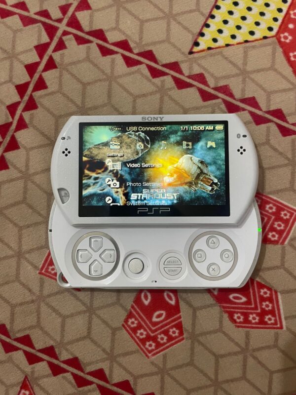 Psp go white in like new condition