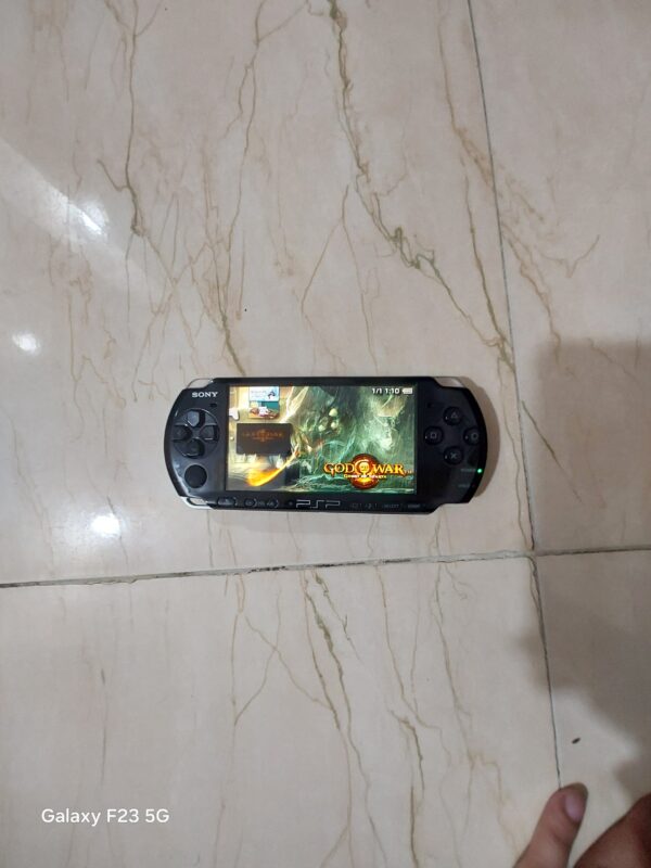 Psp 3000 with 8gb original memory card
