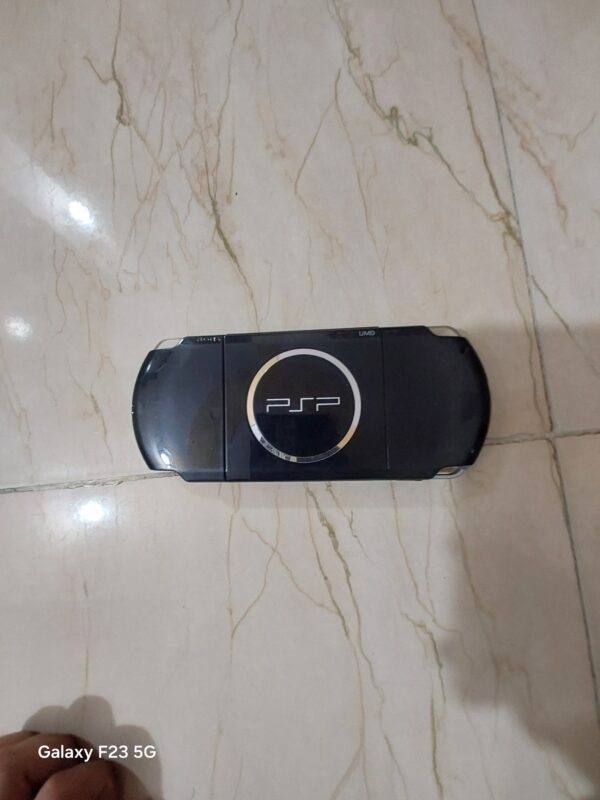 Psp 3000 with 8gb original memory card - Image 2