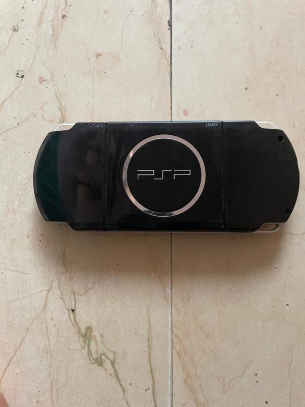 Psp piano black in good condition - Image 2