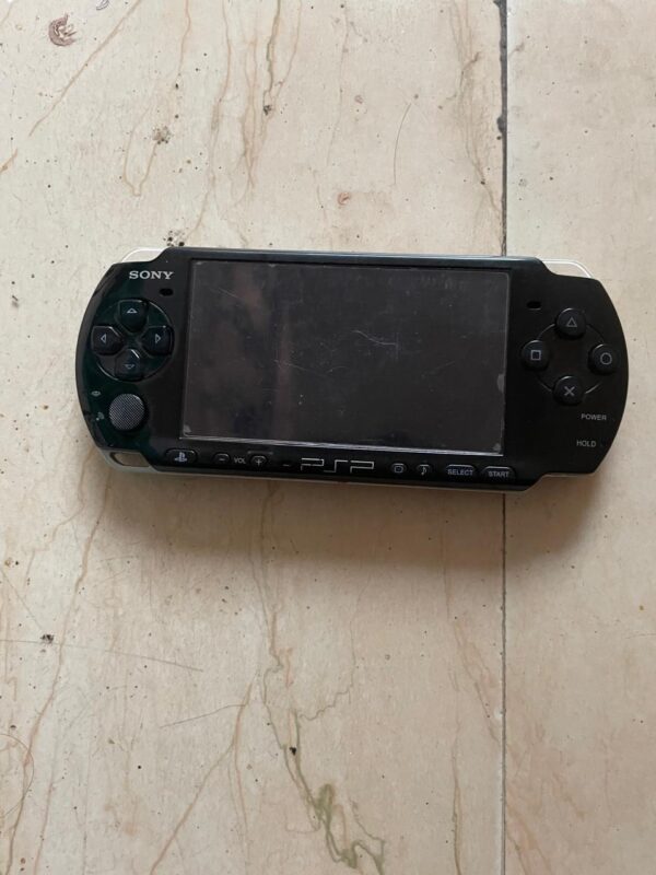 Psp piano black in good condition